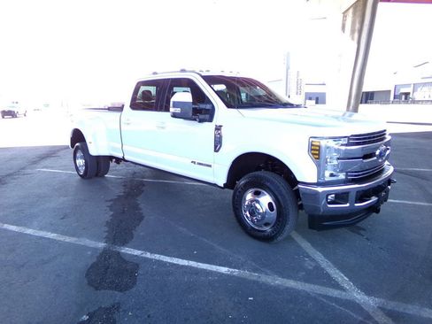 Used 2018 Ford F350 Lariat w/ Tow Technology Bundle image 4