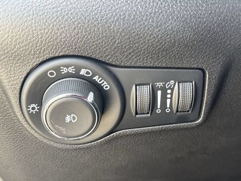 Used 2025 Jeep Compass Limited AWD/4WD image 18