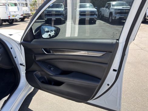 Used 2022 Honda Accord Sport image 11