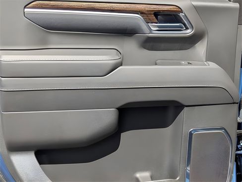 New 2025 GMC Sierra 1500 Elevation image 28