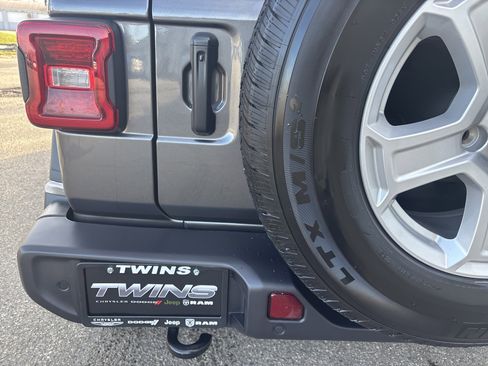 Used 2023 Jeep Wrangler Sport S image 11