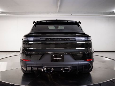 Certified 2025 Porsche Cayenne Turbo GT image 6