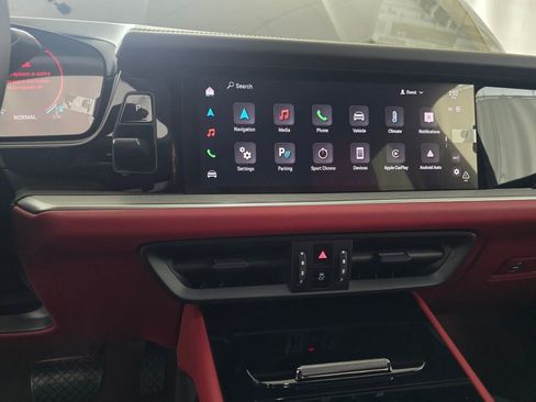 Certified 2025 Porsche Cayenne Coupe image 15