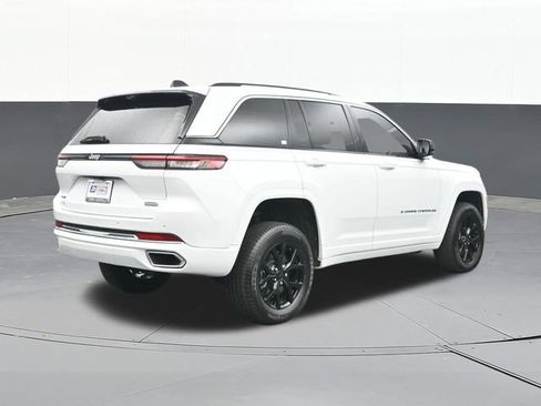 Used 2023 Jeep Grand Cherokee Overland w/ Luxury Tech Group IV AWD/4WD image 13