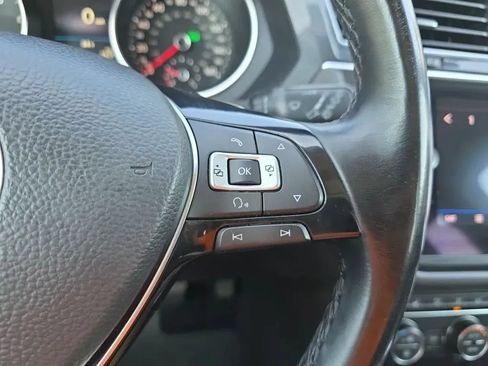 Used 2018 Volkswagen Tiguan SE w/ Panoramic Sunroof Package FWD image 21