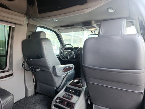 Used 2015 Chevrolet Express 2500 RWD image 43