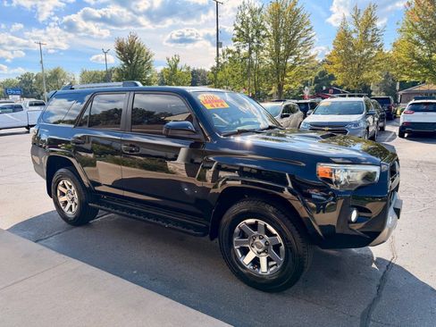 Used 2016 Toyota 4Runner Trail AWD/4WD image 2