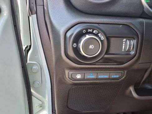 Used 2023 Jeep Wrangler Unlimited Sahara w/ Cold Weather Group image 18