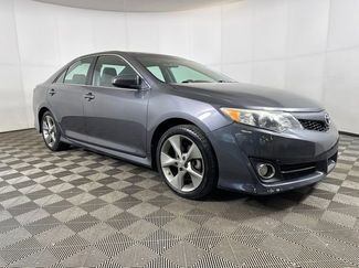 Used 2014 Toyota Camry SE video 2