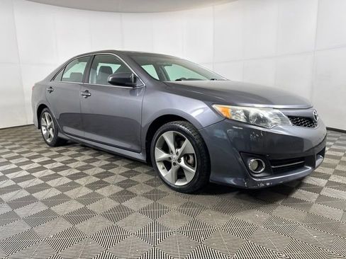 Used 2014 Toyota Camry SE image 2