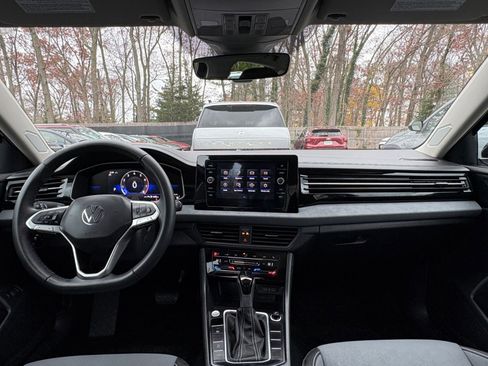 Used 2025 Volkswagen Jetta SE image 33