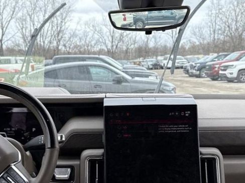 Used 2025 GMC Yukon Denali w/ Denali Reserve Package image 7