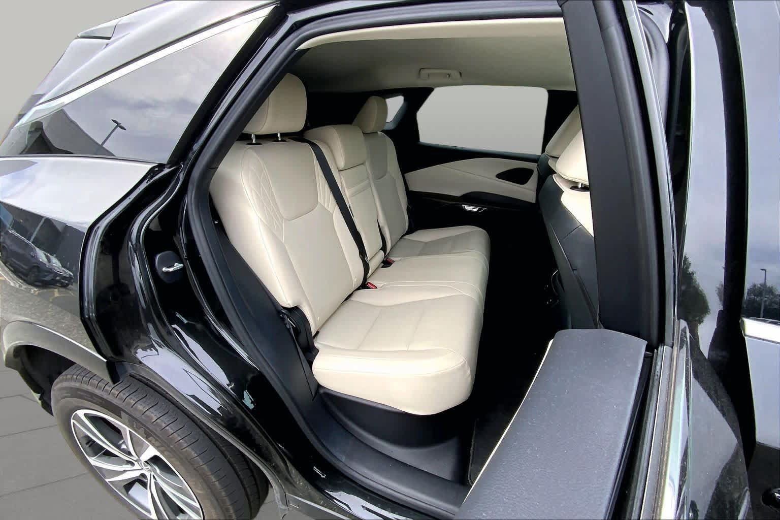 Used 2024 Lexus RX 350 Premium w/ Kick Sensor & Tow Package AWD/4WD image 20