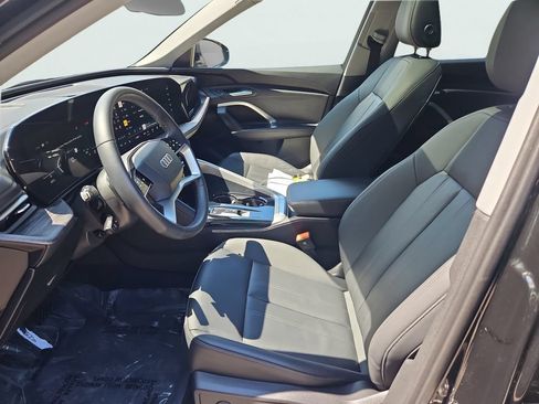 Certified 2025 Audi Q5 Premium w/ Convenience Package AWD/4WD image 15
