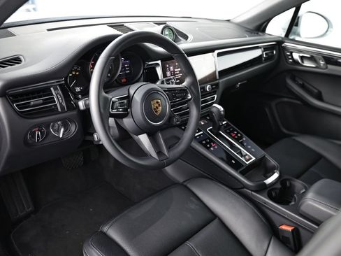 Certified 2026 Porsche Macan AWD/4WD image 4