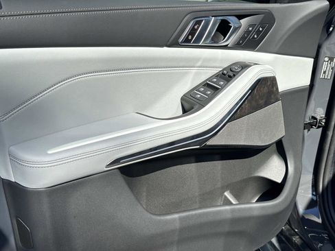 New 2026 BMW X5 sDrive40i image 18