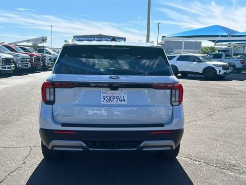 Certified 2025 Ford Explorer Platinum w/ LUX Leather Package AWD/4WD image 4