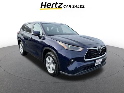 Used 2025 Toyota Highlander LE image 1