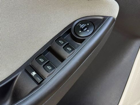 Used 2013 Ford Focus SE image 18