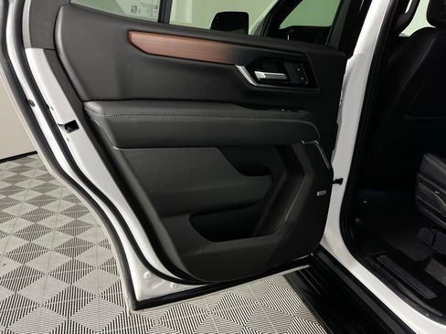 Used 2025 GMC Yukon Denali image 30