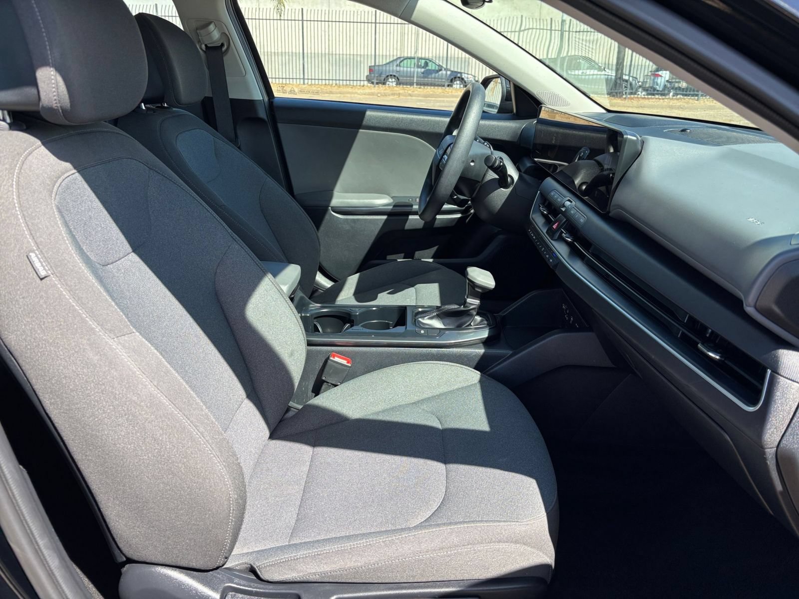 Used 2025 Kia K4 FWD image 34