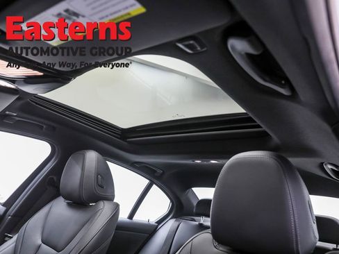 Used 2023 BMW 330i Sedan w/ M Sport Package RWD image 35