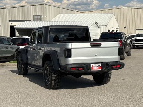 Used 2023 Jeep Gladiator Rubicon w/ Cold Weather Group AWD/4WD image 7