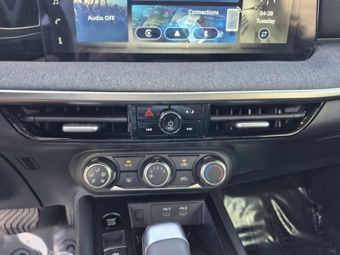 Certified 2025 Nissan Kicks SV AWD/4WD image 25