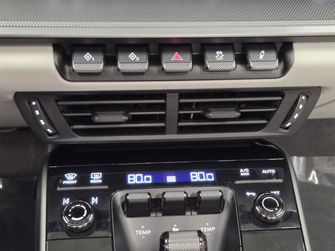 Certified 2025 Porsche 911 Carrera image 20