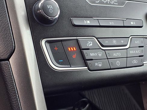 Used 2020 Ford Fusion SE image 5