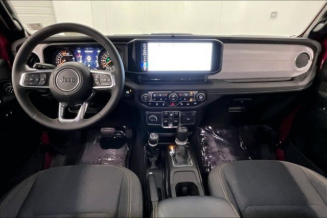 Used 2024 Jeep Wrangler Unlimited Sahara w/ Technology Group AWD/4WD image 17