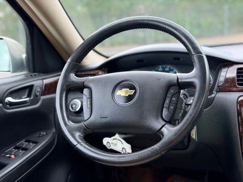 Used 2012 Chevrolet Impala LTZ FWD image 20