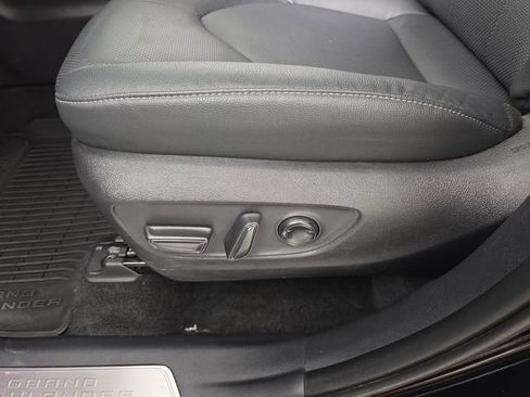 Used 2025 Toyota Grand Highlander AWD image 18