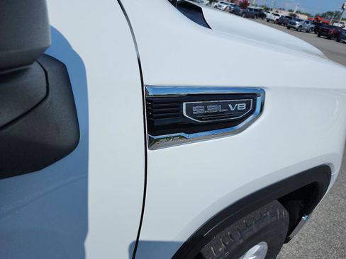New 2026 GMC Sierra 1500 SLE image 7