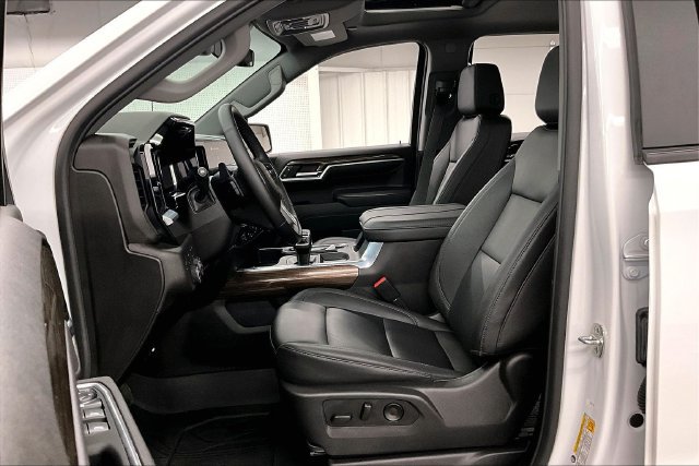 Used 2025 Chevrolet Silverado 1500 RST AWD/4WD image 25