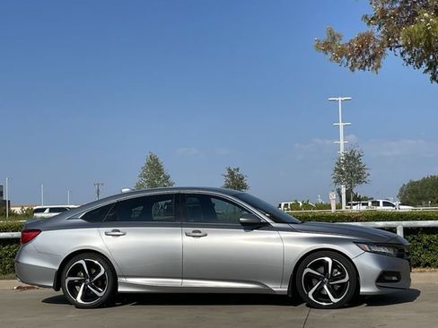 Used 2018 Honda Accord Sport image 3