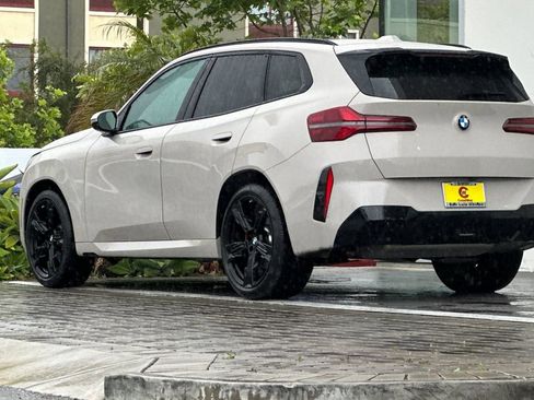 Used 2025 BMW X3 xDrive30i w/ Premium Package AWD/4WD image 5