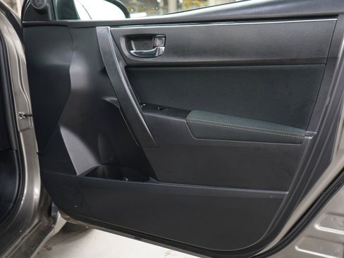 Used 2017 Toyota Corolla LE FWD image 9