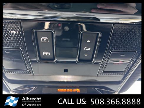 Used 2025 Land Rover Range Rover Sport SE image 30