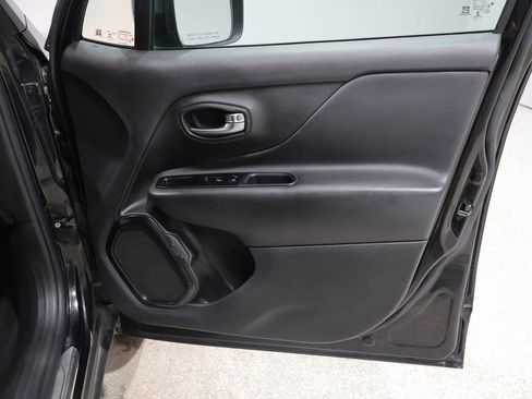 Used 2022 Jeep Renegade Altitude image 28