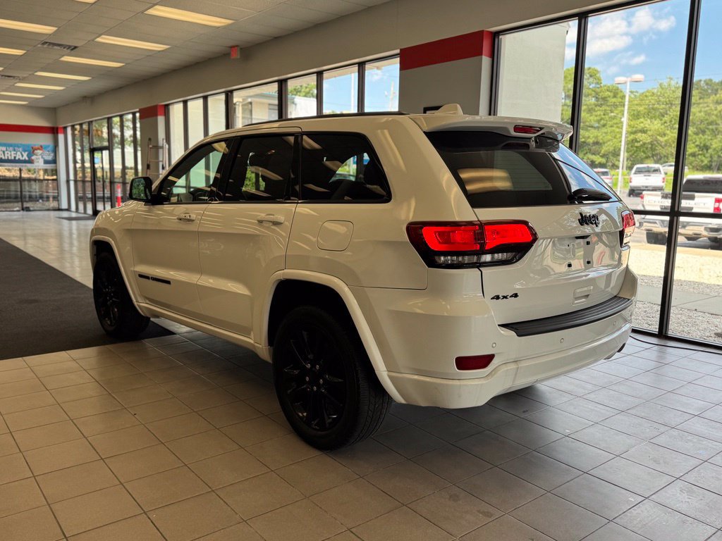Used 2019 Jeep Grand Cherokee Altitude AWD/4WD image 4