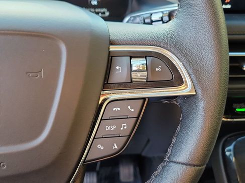 Used 2023 Lincoln Nautilus FWD image 25