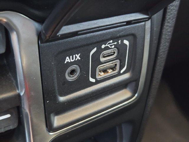 Used 2026 Jeep Wrangler Unlimited Sahara AWD/4WD image 24