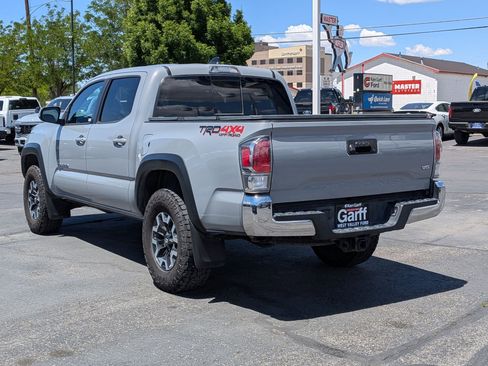 Used 2020 Toyota Tacoma TRD Off-Road AWD/4WD image 8