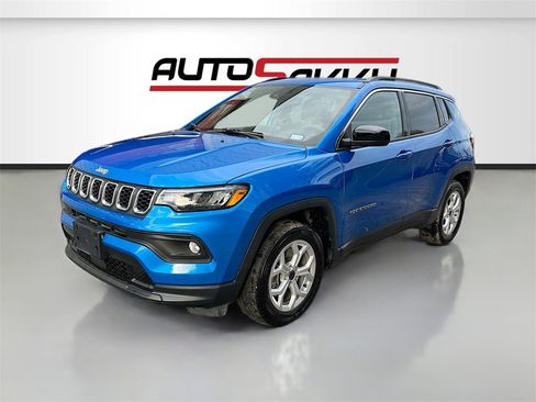 Used 2025 Jeep Compass Latitude image 3