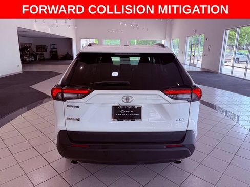 Used 2019 Toyota RAV4 XLE Premium FWD image 6