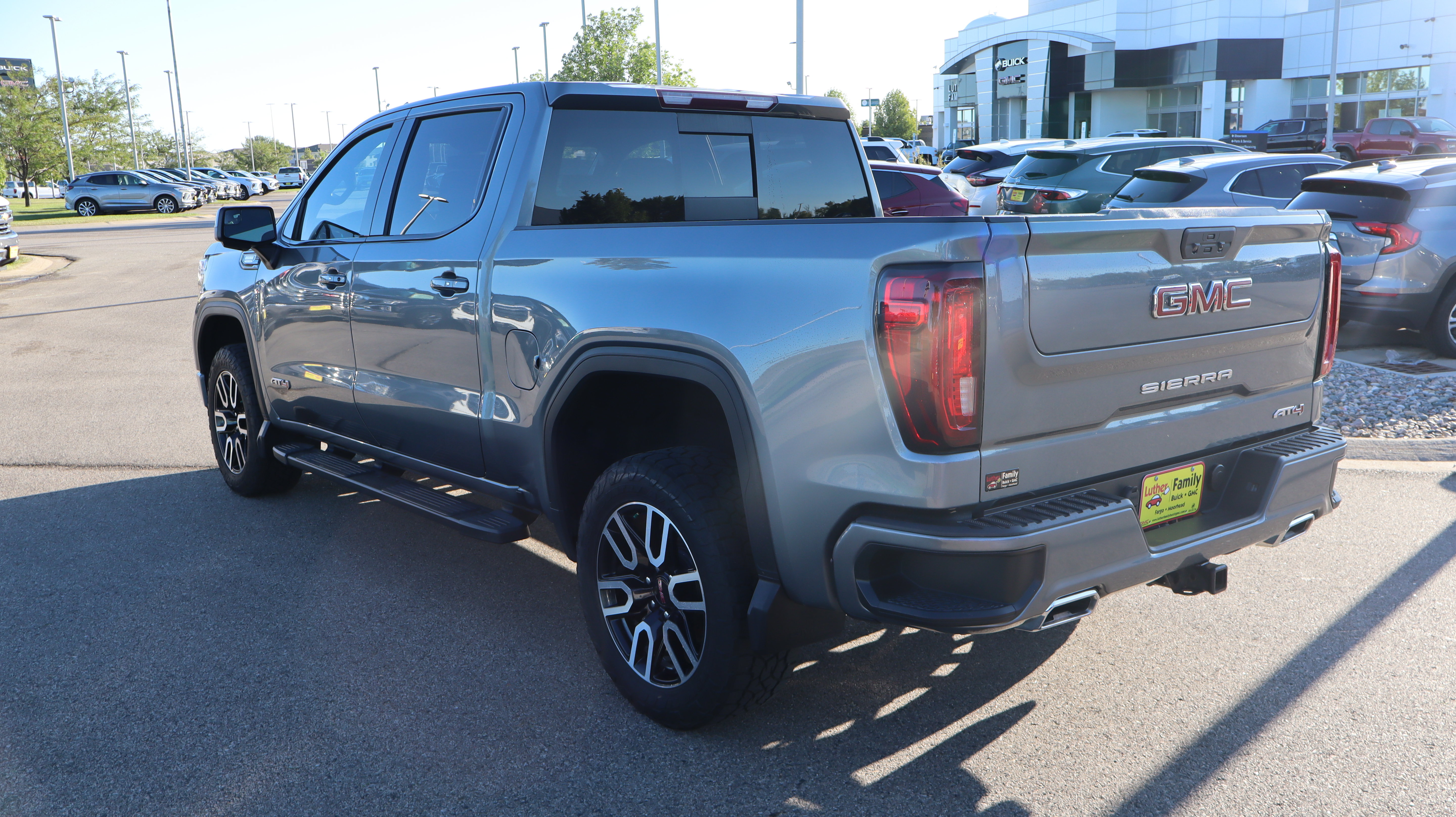 Used 2021 GMC Sierra 1500 AT4 w/ AT4 Preferred Package AWD/4WD image 5