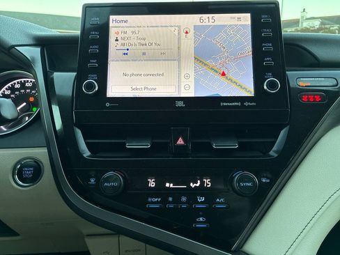 Used 2021 Toyota Camry XLE image 18