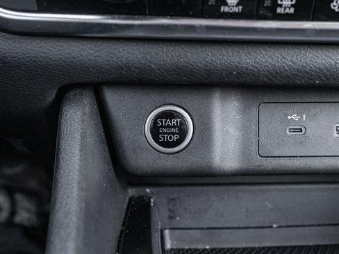 Used 2023 Nissan Rogue SV image 25