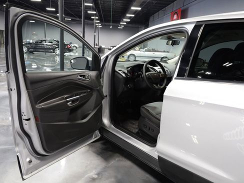 Used 2017 Ford Escape SE AWD/4WD image 9